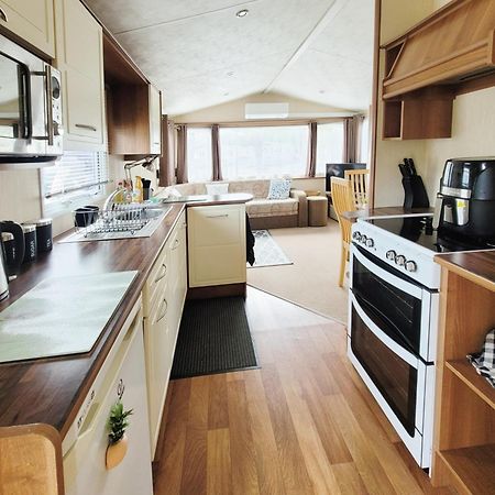 Lakeside Cotswold Holiday Home Cirencester Buitenkant foto