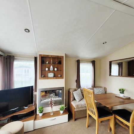 Lakeside Cotswold Holiday Home Cirencester Buitenkant foto