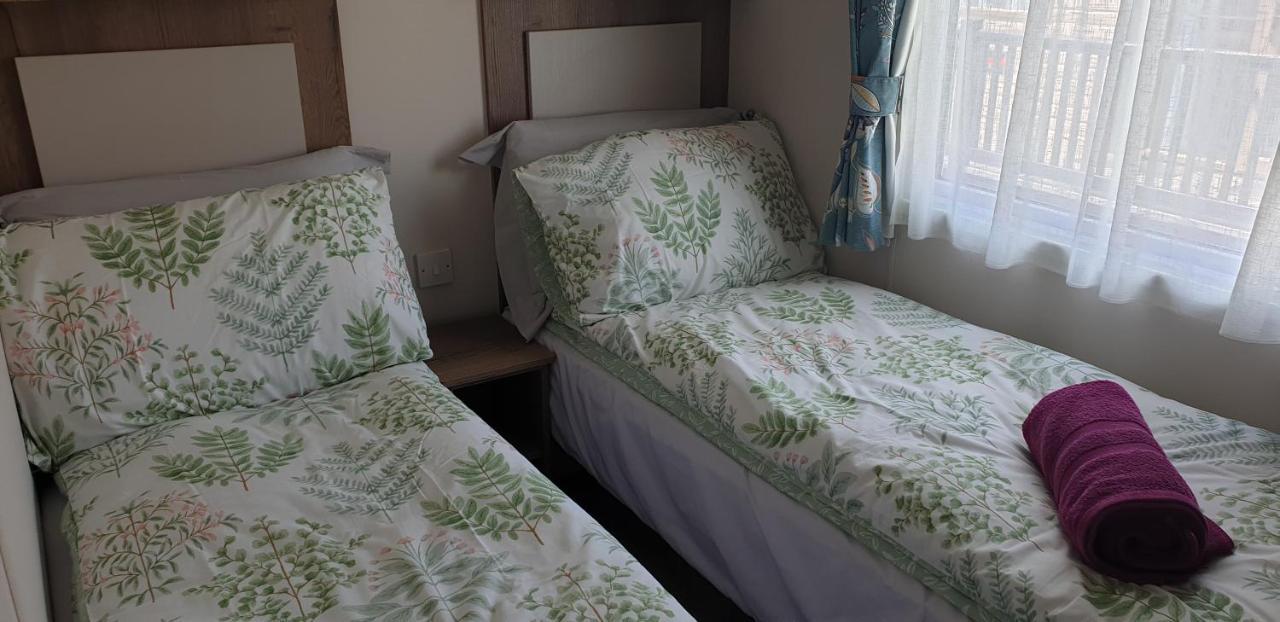 Lakeside Cotswold Holiday Home Cirencester Buitenkant foto