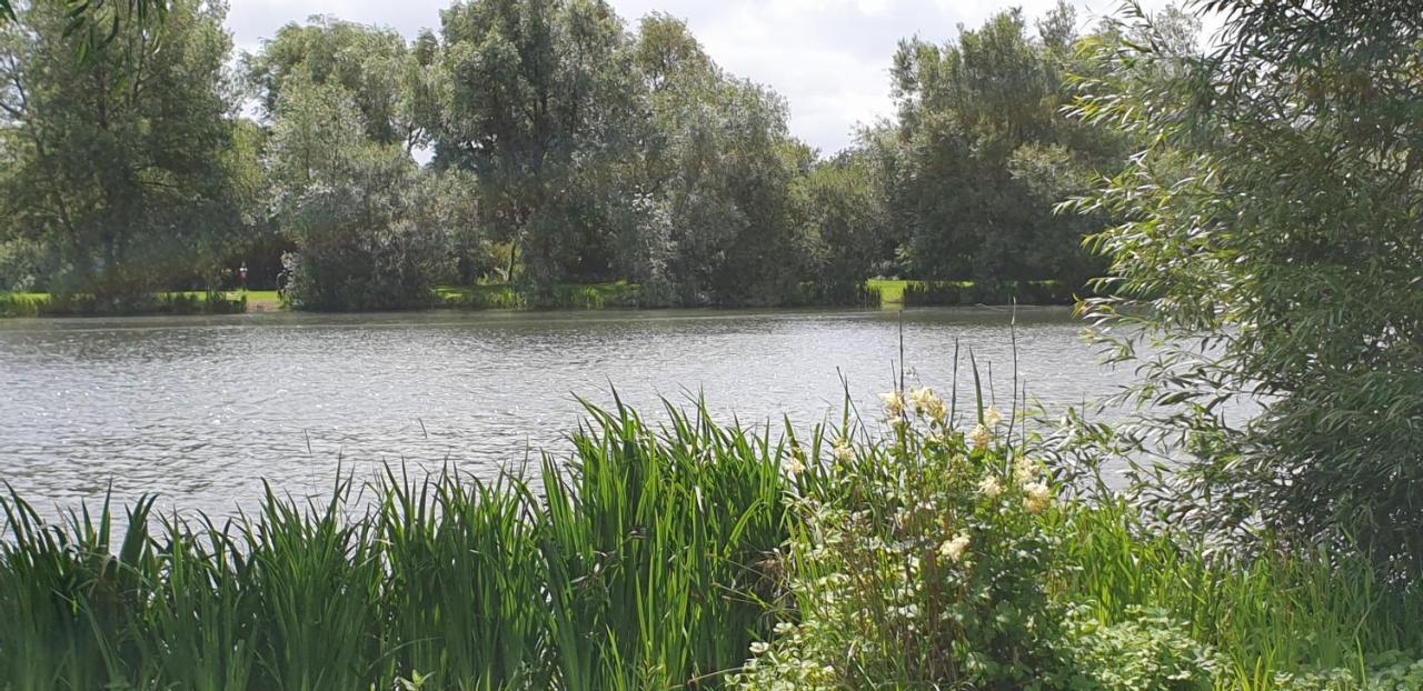 Lakeside Cotswold Holiday Home Cirencester Buitenkant foto