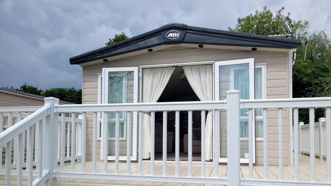 Lakeside Cotswold Holiday Home Cirencester Buitenkant foto