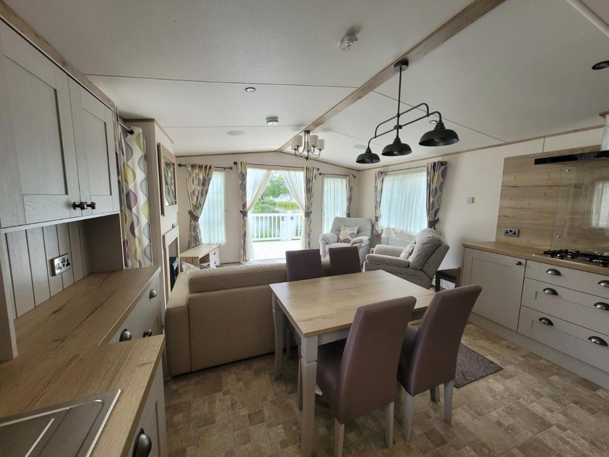 Lakeside Cotswold Holiday Home Cirencester Buitenkant foto