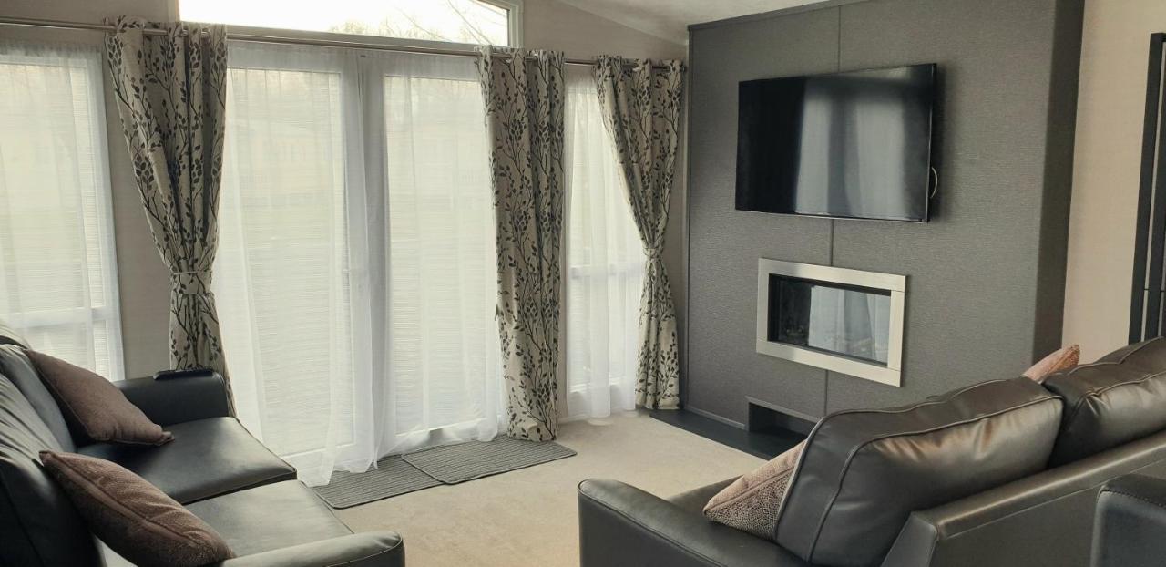 Lakeside Cotswold Holiday Home Cirencester Buitenkant foto