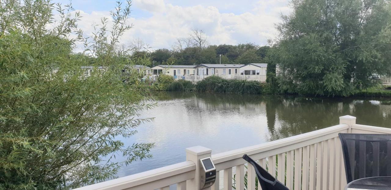Lakeside Cotswold Holiday Home Cirencester Buitenkant foto