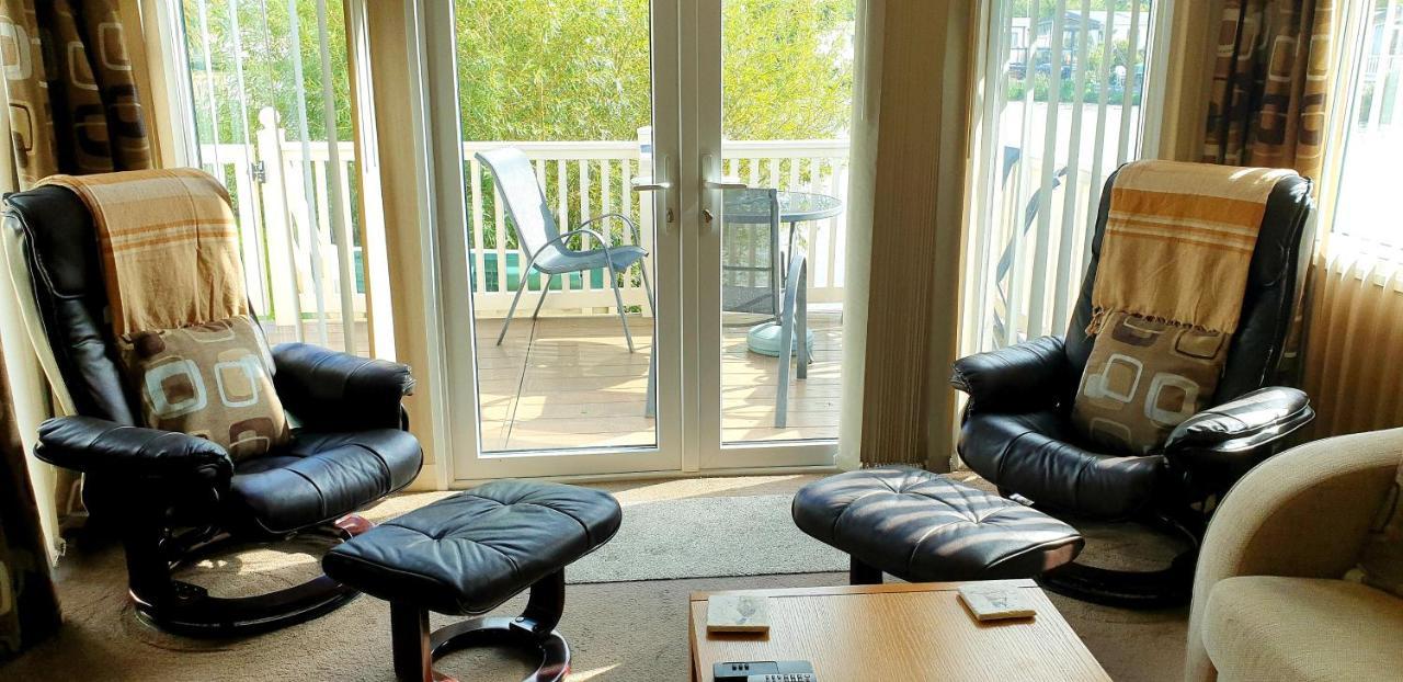Lakeside Cotswold Holiday Home Cirencester Buitenkant foto