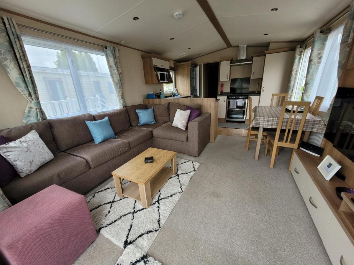 Lakeside Cotswold Holiday Home Cirencester Buitenkant foto