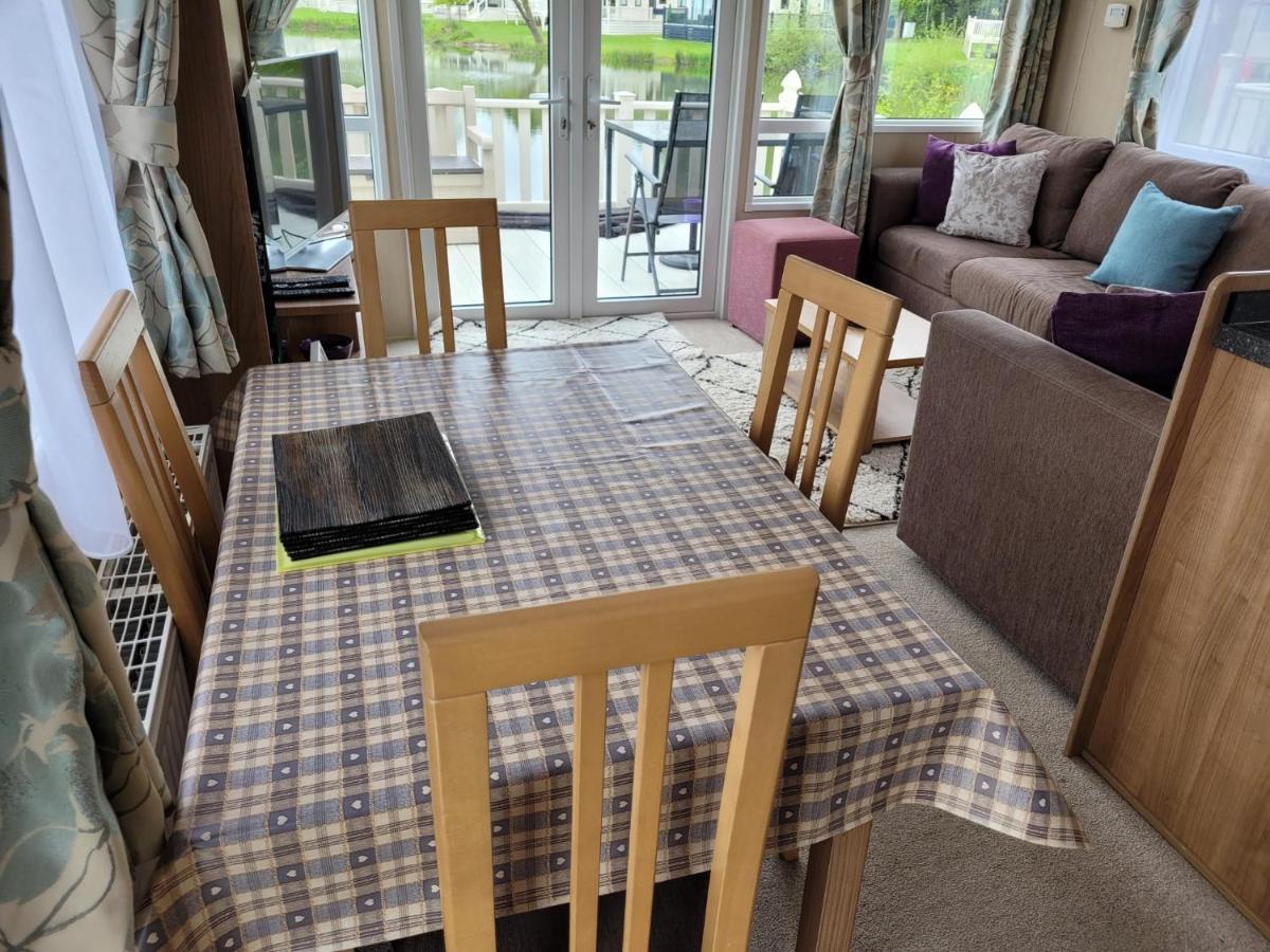 Lakeside Cotswold Holiday Home Cirencester Buitenkant foto