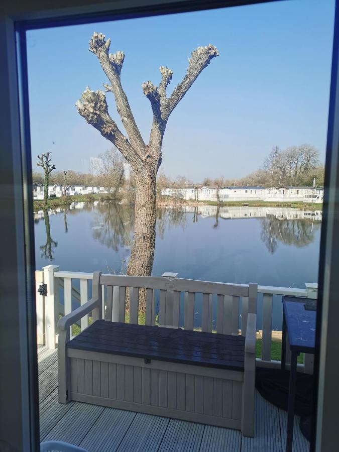 Lakeside Cotswold Holiday Home Cirencester Buitenkant foto