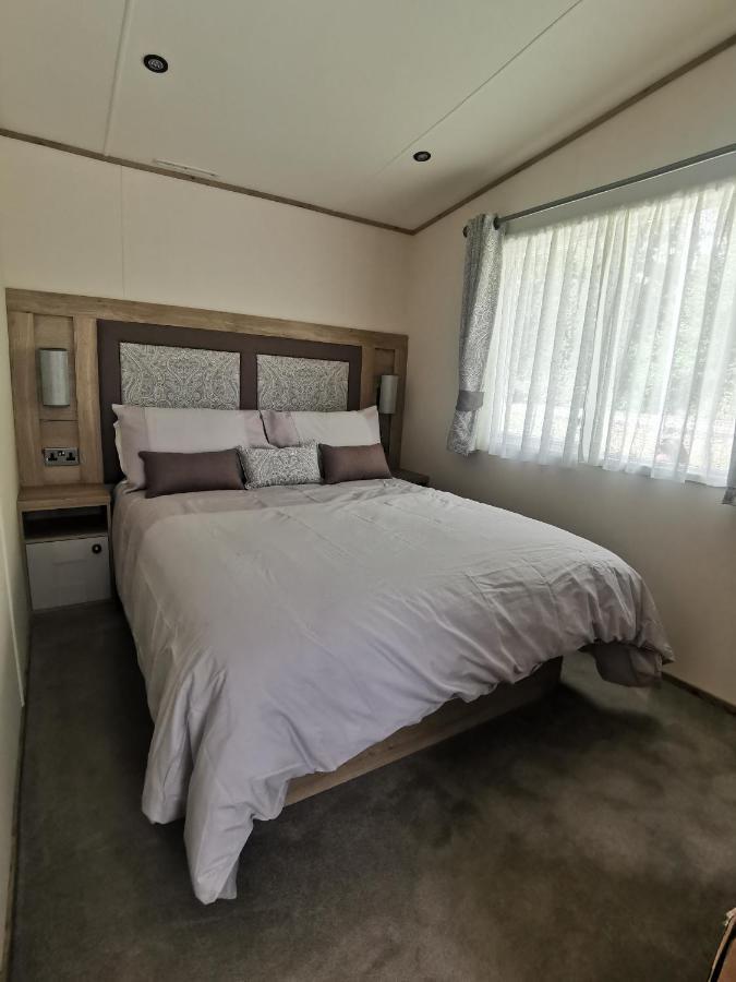 Lakeside Cotswold Holiday Home Cirencester Buitenkant foto