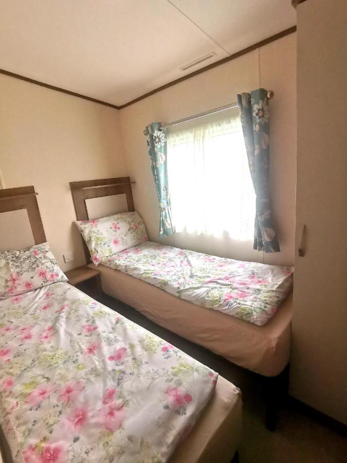 Lakeside Cotswold Holiday Home Cirencester Buitenkant foto