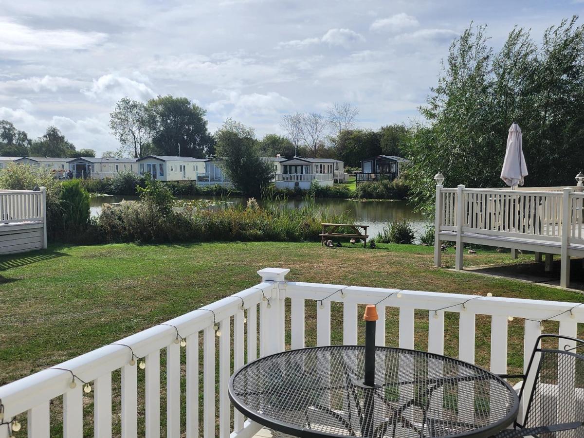 Lakeside Cotswold Holiday Home Cirencester Buitenkant foto