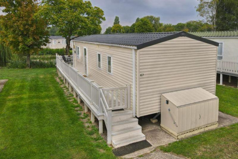 Lakeside Cotswold Holiday Home Cirencester Buitenkant foto