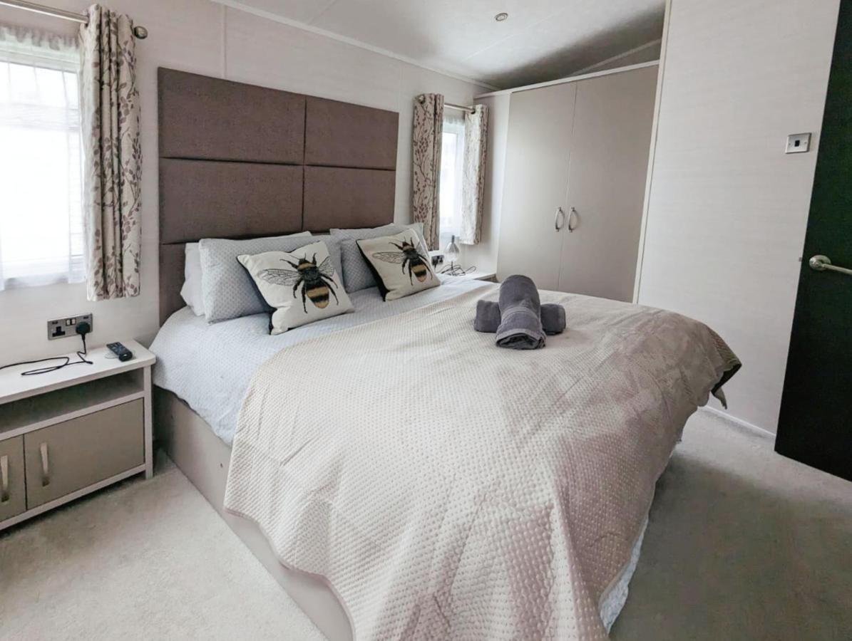 Lakeside Cotswold Holiday Home Cirencester Buitenkant foto