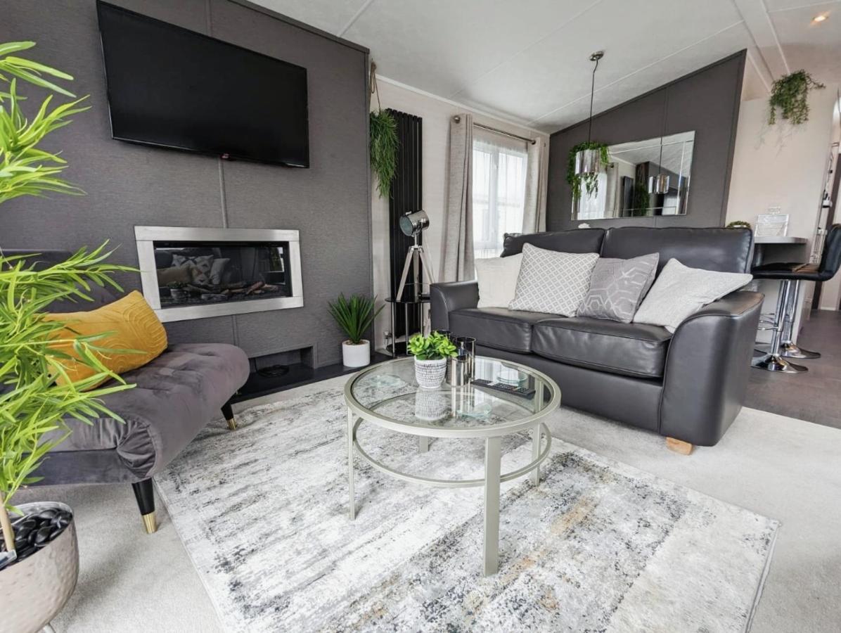 Lakeside Cotswold Holiday Home Cirencester Buitenkant foto