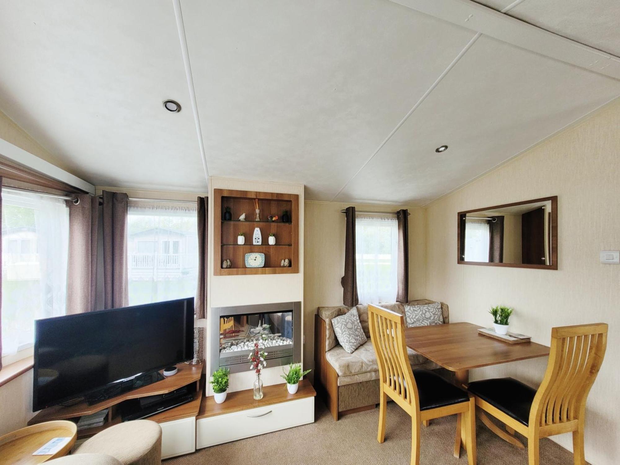 Lakeside Cotswold Holiday Home Cirencester Buitenkant foto
