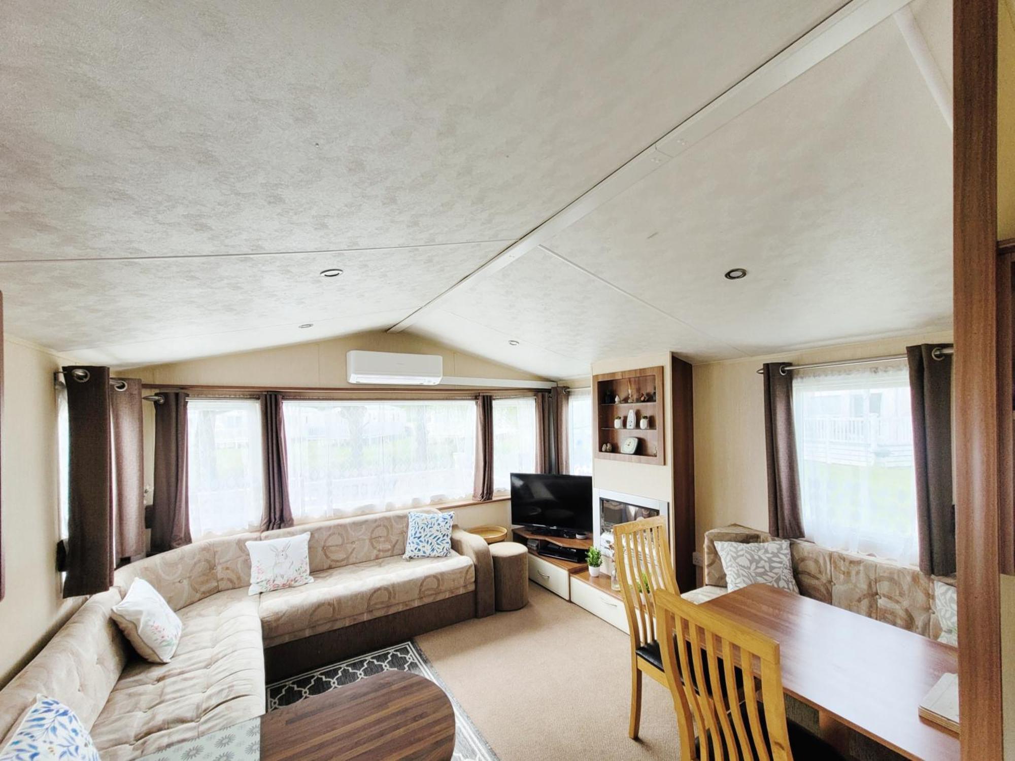 Lakeside Cotswold Holiday Home Cirencester Buitenkant foto