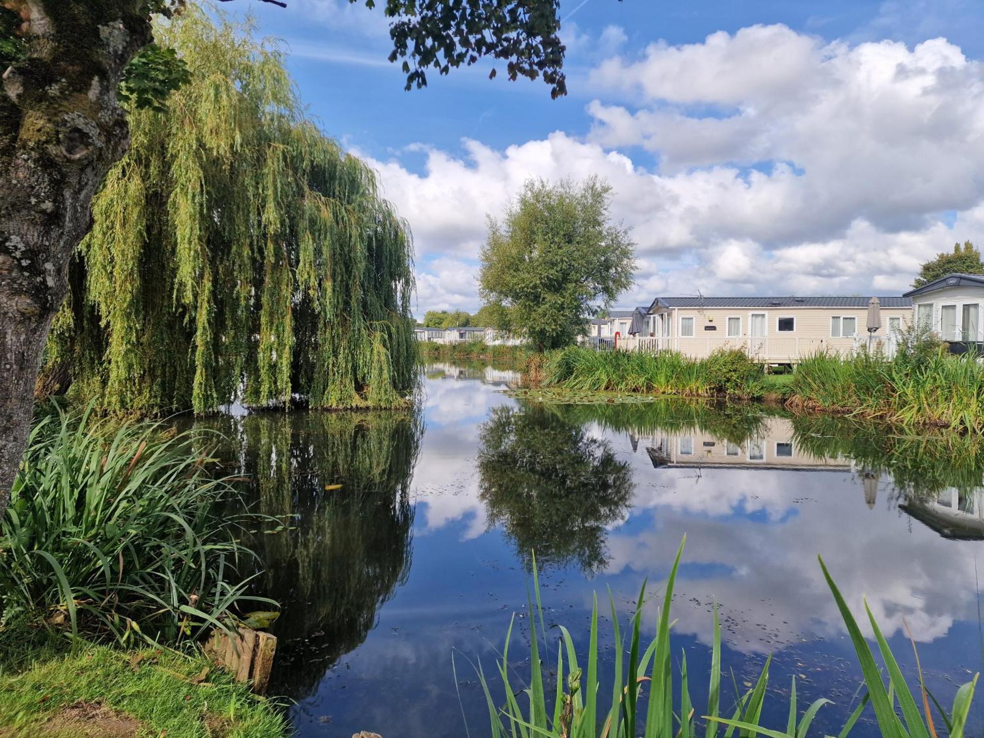 Lakeside Cotswold Holiday Home Cirencester Buitenkant foto