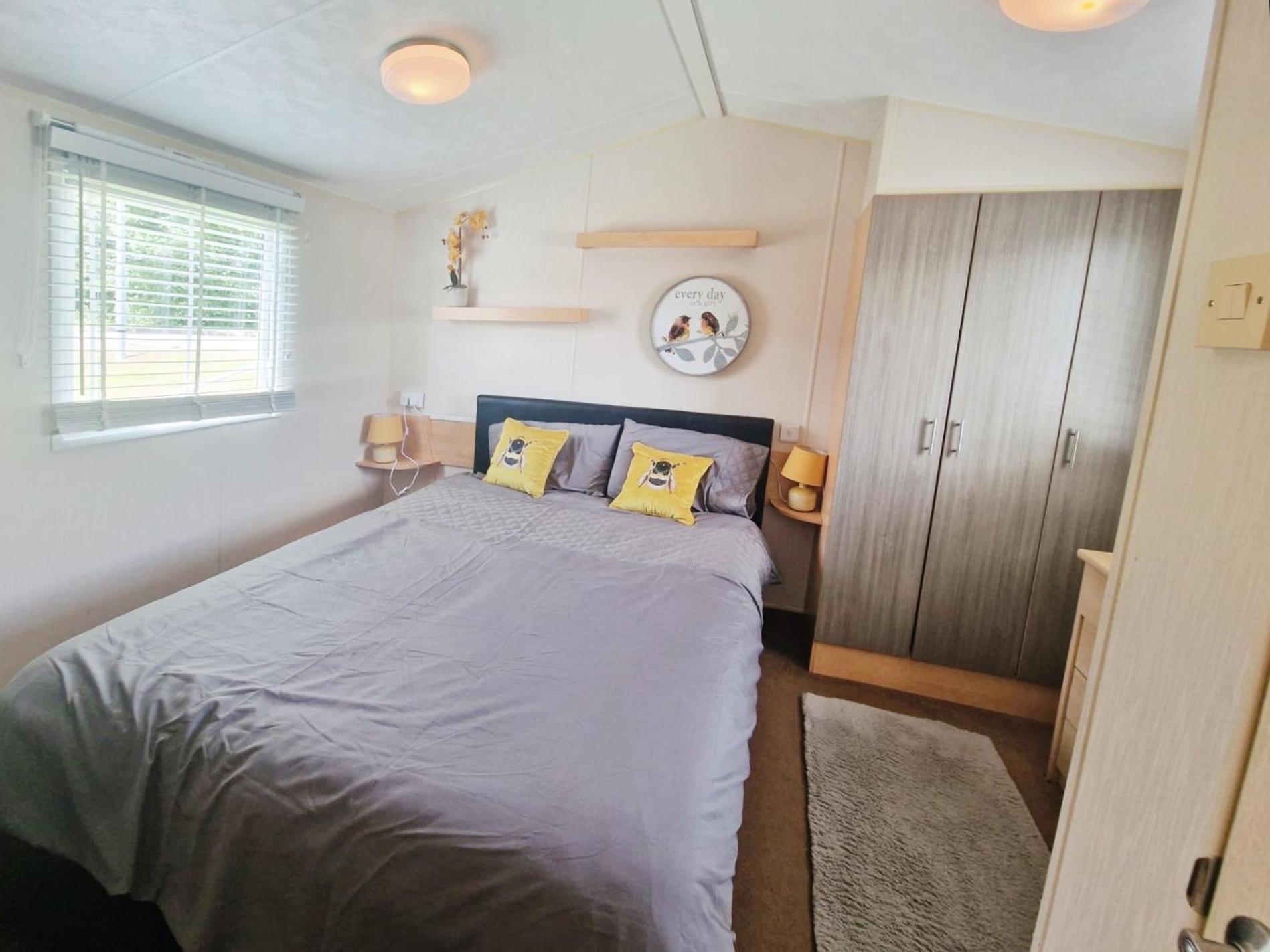 Lakeside Cotswold Holiday Home Cirencester Buitenkant foto
